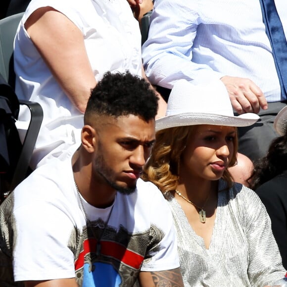 Tony Yoka et sa compagne Estelle Mossely (enceinte) - Personnalités dans les tribunes lors des internationaux de France de Roland Garros à Paris. Le 10 juin 2017. © Jacovides - Moreau / Bestimage