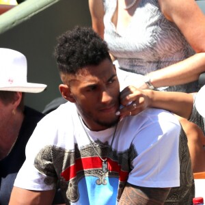 Tony Yoka et sa compagne Estelle Mossely - Personnalités dans les tribunes lors des internationaux de France de Roland Garros à Paris. Le 10 juin 2017. © Jacovides - Moreau / Bestimage