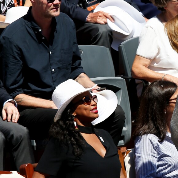 Estelle Mossely (enceinte) et Laura Flessel - Personnalités dans les tribunes lors des internationaux de France de Roland Garros à Paris. Le 10 juin 2017. © Jacovides - Moreau / Bestimage