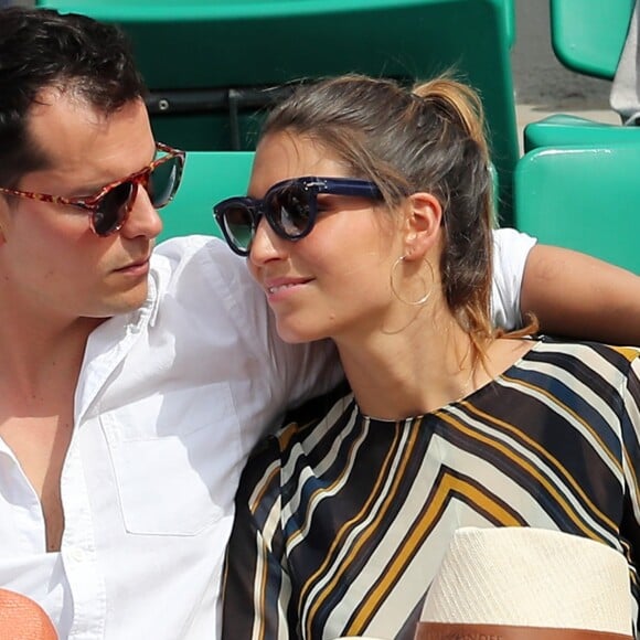 Juan Arbelaez et sa compagne Laury Thilleman (Miss France 2011) - Les célébrités dans les tribunes lors des internationaux de France de Roland-Garros à Paris, le 4 juin 2017. © Dominique Jacovides-Cyril Moreau/Bestimage