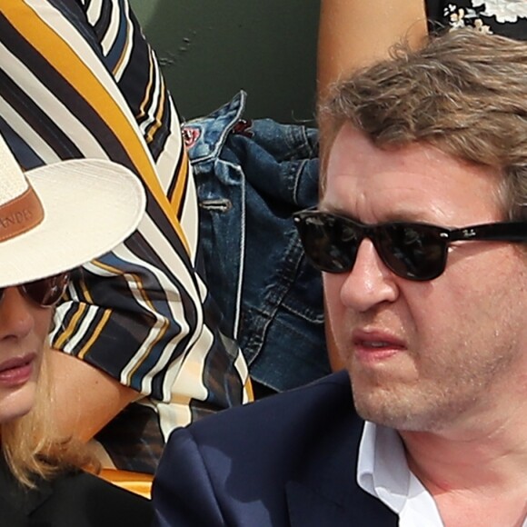 Juan Arbelaez et sa compagne Laury Thilleman (Miss France 2011) - Les célébrités dans les tribunes lors des internationaux de France de Roland-Garros à Paris, le 4 juin 2017. © Dominique Jacovides-Cyril Moreau/Bestimage