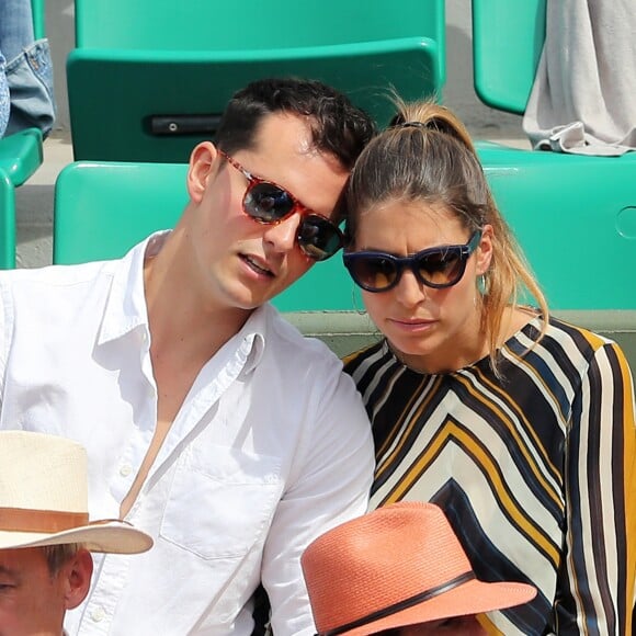 Juan Arbelaez et sa compagne Laury Thilleman (Miss France 2011) - Les célébrités dans les tribunes lors des internationaux de France de Roland-Garros à Paris, le 4 juin 2017. © Dominique Jacovides-Cyril Moreau/Bestimage