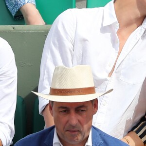 Juan Arbelaez et sa compagne Laury Thilleman (Miss France 2011) - Les célébrités dans les tribunes lors des internationaux de France de Roland-Garros à Paris, le 4 juin 2017. © Dominique Jacovides-Cyril Moreau/Bestimage