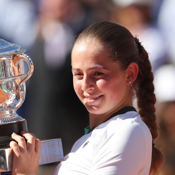 Jelena Ostapenko remporte la finale femmes des Internationaux de Tennis de Roland Garros à Paris. Le 10 juin 2017 © Jacovides-Moreau / Bestimage