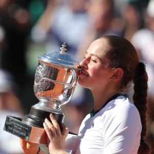 Jelena Ostapenko remporte la finale femmes des Internationaux de Tennis de Roland Garros à Paris. Le 10 juin 2017 © Jacovides-Moreau / Bestimage