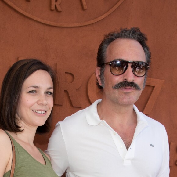 Jean Dujardin et sa compagne Nathalie Pechalat au village lors de la finale homme des internationaux de France de Roland Garros à Paris, le 11 juin 2017. © Dominique Jacovides - Cyril Moreau/ Bestimage  Celebrities at the village during the Roland Garros 2017 French Open in Paris, on June 11, 201711/06/2017 - Paris