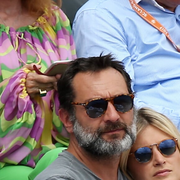 Gilles Lellouche et sa compagne Alizée Guinochet dans les tribunes lors de la finale homme des Internationaux de Tennis de Roland-Garros à Paris, le 11 juin 2017. © Jacovides-Moreau/Bestimage  People during the Roland Garros 2017 French Open in Paris, on June 11th, 2017.11/06/2017 - Paris