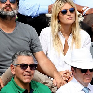 Gilles Lellouche et sa compagne Alizée Guinochet dans les tribunes lors de la finale homme des Internationaux de Tennis de Roland-Garros à Paris, le 11 juin 2017. © Jacovides-Moreau/Bestimage  People during the Roland Garros 2017 French Open in Paris, on June 11th, 2017.11/06/2017 - Paris