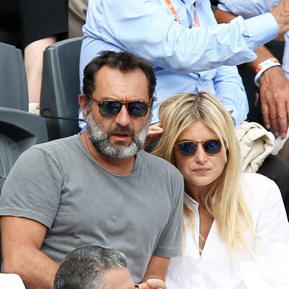 Gilles Lellouche et sa compagne Alizée Guinochet dans les tribunes lors de la finale homme des Internationaux de Tennis de Roland-Garros à Paris, le 11 juin 2017. © Jacovides-Moreau/Bestimage  People during the Roland Garros 2017 French Open in Paris, on June 11th, 2017.11/06/2017 - Paris