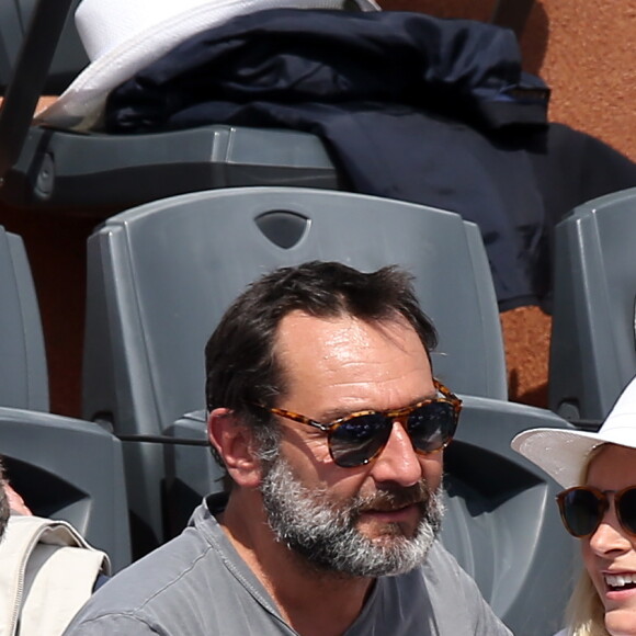 Gilles Lellouche et sa compagne Alizée Guinochet dans les tribunes lors de la finale homme des Internationaux de Tennis de Roland-Garros à Paris, le 11 juin 2017. © Jacovides-Moreau/Bestimage  People during the Roland Garros 2017 French Open in Paris, on June 11th, 2017.11/06/2017 - Paris