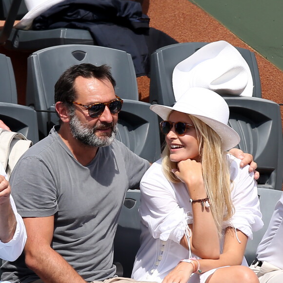 Gilles Lellouche et sa compagne Alizée Guinochet dans les tribunes lors de la finale homme des Internationaux de Tennis de Roland-Garros à Paris, le 11 juin 2017. © Jacovides-Moreau/Bestimage  People during the Roland Garros 2017 French Open in Paris, on June 11th, 2017.11/06/2017 - Paris