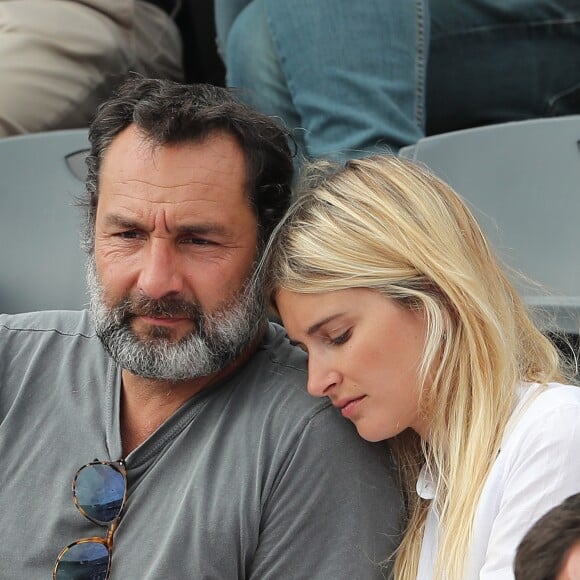 Gilles Lellouche et sa compagne Alizée Guinochet - People dans les tribunes lors de la finale homme des Internationaux de Tennis de Roland-Garros à Paris le 11 juin 2017. © Dominique Jacovides-Cyril Moreau/Bestimage  People during the Roland Garros 2017 French Open men final in Paris, on June 11th, 2017.11/06/2017 - Paris