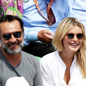 Gilles Lellouche et sa compagne Alizée Guinochet dans les tribunes lors de la finale homme des Internationaux de Tennis de Roland-Garros à Paris, le 11 juin 2017. © Jacovides-Moreau/Bestimage  People during the Roland Garros 2017 French Open in Paris, on June 11th, 2017.11/06/2017 - Paris