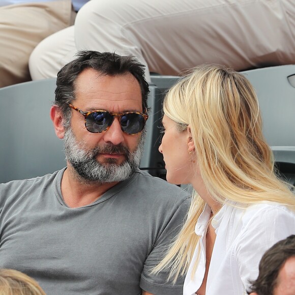 Gilles Lellouche et sa compagne Alizée Guinochet - People dans les tribunes lors de la finale homme des Internationaux de Tennis de Roland-Garros à Paris le 11 juin 2017. © Dominique Jacovides-Cyril Moreau/Bestimage  People during the Roland Garros 2017 French Open men final in Paris, on June 11th, 2017.11/06/2017 - Paris