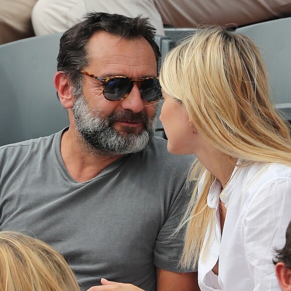 Gilles Lellouche et sa compagne Alizée Guinochet - People dans les tribunes lors de la finale homme des Internationaux de Tennis de Roland-Garros à Paris le 11 juin 2017. © Dominique Jacovides-Cyril Moreau/Bestimage  People during the Roland Garros 2017 French Open men final in Paris, on June 11th, 2017.11/06/2017 - Paris