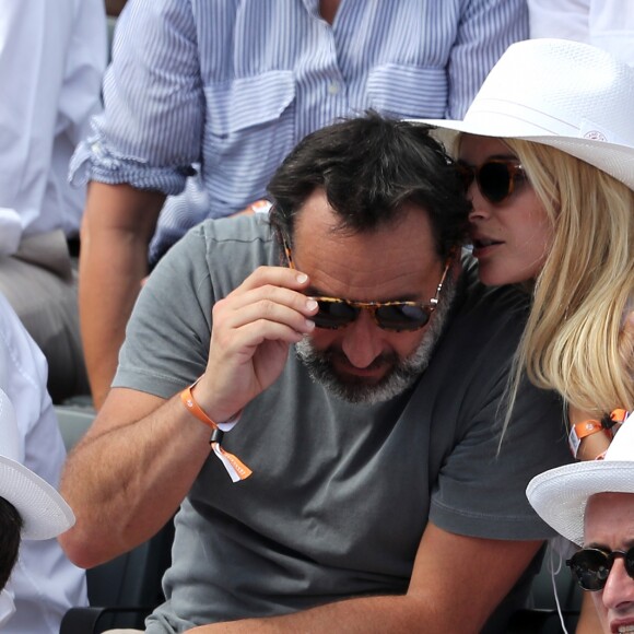 Gilles Lellouche et sa compagne Alizée Guinochet - People dans les tribunes lors de la finale homme des Internationaux de Tennis de Roland-Garros à Paris le 11 juin 2017. © Dominique Jacovides-Cyril Moreau/Bestimage  People during the Roland Garros 2017 French Open men final in Paris, on June 11th, 2017.11/06/2017 - Paris