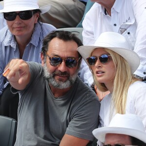 Gilles Lellouche et sa compagne Alizée Guinochet - People dans les tribunes lors de la finale homme des Internationaux de Tennis de Roland-Garros à Paris le 11 juin 2017. © Dominique Jacovides-Cyril Moreau/Bestimage  People during the Roland Garros 2017 French Open men final in Paris, on June 11th, 2017.11/06/2017 - Paris