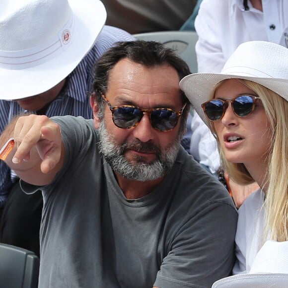 Gilles Lellouche et sa compagne Alizée Guinochet - People dans les tribunes lors de la finale homme des Internationaux de Tennis de Roland-Garros à Paris le 11 juin 2017. © Dominique Jacovides-Cyril Moreau/Bestimage  People during the Roland Garros 2017 French Open men final in Paris, on June 11th, 2017.11/06/2017 - Paris