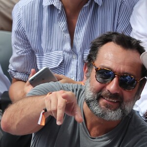 Gilles Lellouche et sa compagne Alizée Guinochet - People dans les tribunes lors de la finale homme des Internationaux de Tennis de Roland-Garros à Paris le 11 juin 2017. © Dominique Jacovides-Cyril Moreau/Bestimage  People during the Roland Garros 2017 French Open men final in Paris, on June 11th, 2017.11/06/2017 - Paris