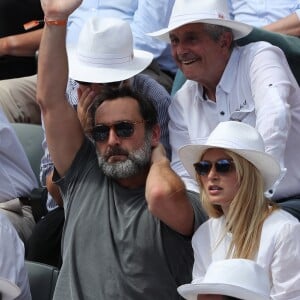 Gilles Lellouche et sa compagne Alizée Guinochet - People dans les tribunes lors de la finale homme des Internationaux de Tennis de Roland-Garros à Paris le 11 juin 2017. © Dominique Jacovides-Cyril Moreau/Bestimage  People during the Roland Garros 2017 French Open men final in Paris, on June 11th, 2017.11/06/2017 - Paris