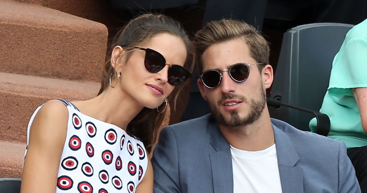 Kevin Trapp et sa compagne Izabel Goulart dans les tribunes lors de la