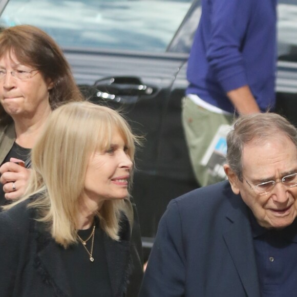 Robert Hossein et sa femme Candice Patou - Obsèques de Jean-Marc Thibault en l'église Saint-Roch à Paris le 12 juin 2017.