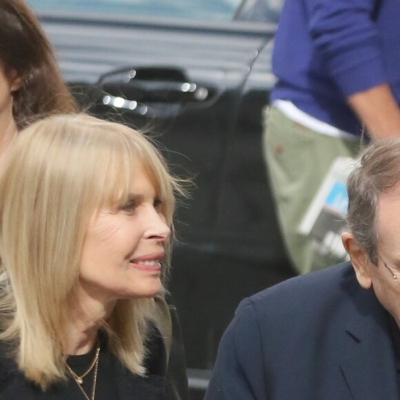 Robert Hossein et sa femme Candice Patou - Obsèques de Jean-Marc Thibault en l'église Saint-Roch à Paris le 12 juin 2017.