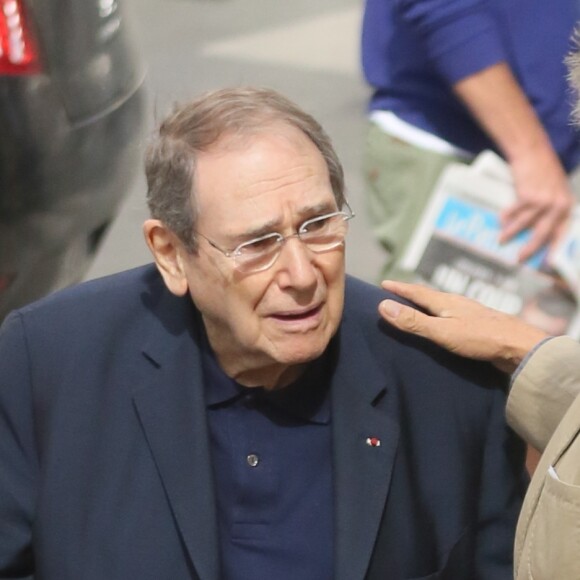 Robert Hossein et sa femme Candice Patou - Obsèques de Jean-Marc Thibault en l'église Saint-Roch à Paris le 12 juin 2017.