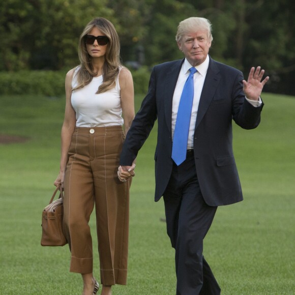 Le président des États-Unis Donald J. Trump, son épouse Melania Trump et leur fils Barron Trump rentrent à la Maison-Blanche. Washington, le 11 juin 2017.