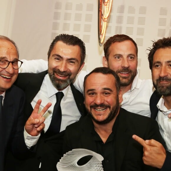 Exclusif - Paul Amsellem, David Sinapian, Fred Testot, François-Xavier Demaison et Mathieu Madénian lors de la seconde édition de 'Les plumes d'Or du Vin et de la gastronomie' au Pavillon Cambon à Paris le 13 Juin. © Denis Guignebourg/BestImage