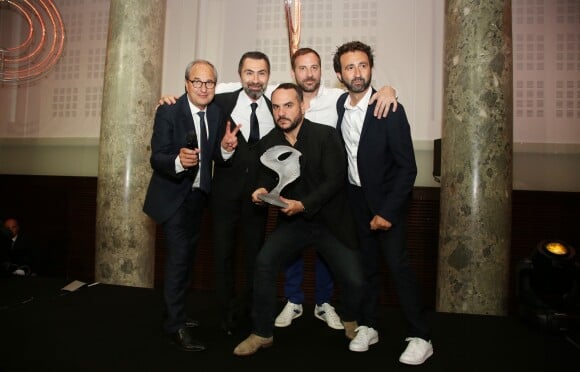 Exclusif - Paul Amsellem, David Sinapian, Fred Testot, François-Xavier Demaison et Mathieu Madénian lors de la seconde édition de 'Les plumes d'Or du Vin et de la gastronomie' au Pavillon Cambon à Paris le 13 Juin. © Denis Guignebourg/BestImage