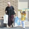 Exclusif - La chanteuse Pink, sans maquillage, achète des jouets avec sa fille Willow à Santa Monica, le 24 juin 2016.