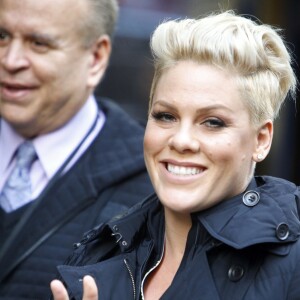 La chanteuse Pink quitte les studios ABC à New York le 30 novembre 2015.
