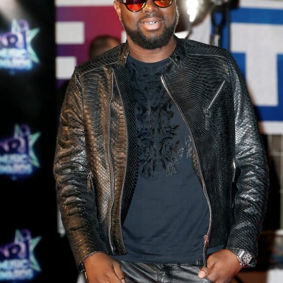 Maitre Gims à la 18ème cérémonie des "NRJ Music Awards" au Palais des Festivals à Cannes, le 12 novembre 2016. © Dominique Jacovides/Bestimage  Celebrities at the 18th "NRJ Music Awards" ceremony held at the Palais des Festivals in Cannes. November 12th, 2016.12/11/2016 - Cannes