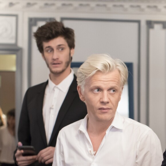 Exclusif - Jean-Baptiste Maunier, Alex Lutz, Arnaud Tsamere et Baptiste Lecaplain - Backstage de l'enregistrement de l'émission "On se refait Palmade" au Théâtre de Paris, qui sera diffusée le 16 juin sur France 3, le 22 mai 2017 Romuald Meigneux / Bestimage