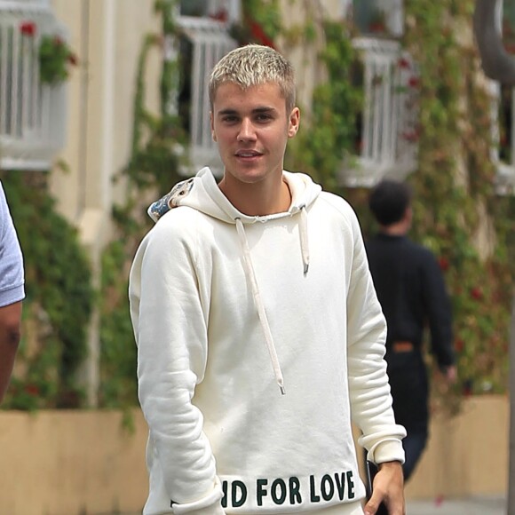 Justin Bieber va déjeuner au restaurant Il Pastaio à Beverly Hills, le 25 avril 2017.