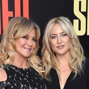 Goldie Hawn avec sa fille Kate Hudson à la première de "Snatched" au Village Theatre à Los Angeles, le 10 mai 2017.