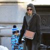 Exclusif - Kate Hudson et son fils Bingham jouent avec la neige fraichement tombée à New York le 25 janvier 2016.