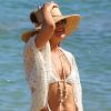 Exclusif - Kate Hudson sur une plage à Hawaii, le 27 mai 2016