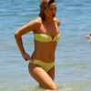 Exclusif - Kate Hudson, très sexy, dans son maillot de bain jaune sur la plage à Hawaï, le 31 mai 2016.