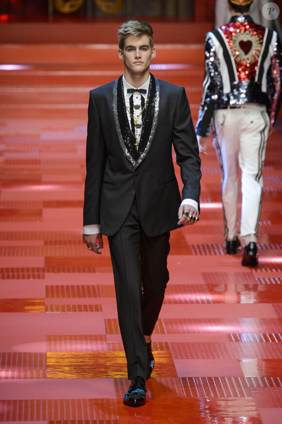 Presley Gerber (fils de Cindy Crawford et Rande Gerber) - Défilé de mode Dolce & Gabbana, collection masculine printemps-été 2018 à Milan. Le 17 juin 2017.