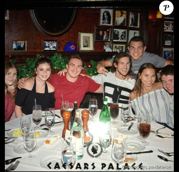 René-Charles, le fils de Céline Dion, s'amuse avec ses amis à Las Vegas. Juin 2017.