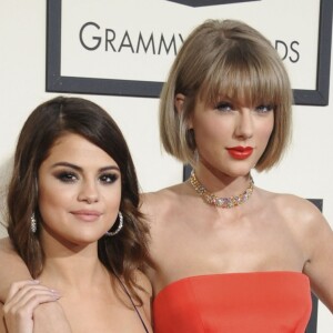 Taylor Swift, Selena Gomez à La 58ème soirée annuelle des Grammy Awards au Staples Center à Los Angeles, le 15 février 2016.