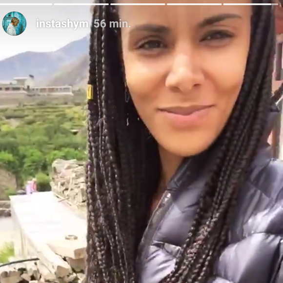 Shy'm avec des tresses au Népal pour le tournage de l'émission "A l'état sauvage", le 20 juin 2017.