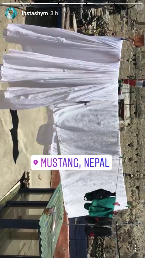 Shy'm au Népal pour le tournage de l'émission "A l'état sauvage" le 20 juin 2017.