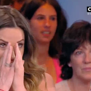 Capucine Anav en larmes en évoquant son départ de "Touche pas à mon poste". Le 20 juin 2017 sur C8.