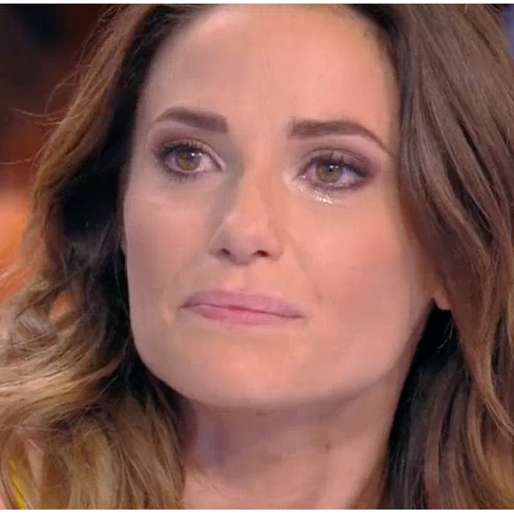 Capucine Anav en larmes en évoquant son départ de "Touche pas à mon poste". Le 20 juin 2017 sur C8.