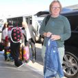 Exclusif - David Caruso avec ses enfants Marquez and Paloma arrivent à l'aéroport Lax de Los Angeles le 12 juin 2017.