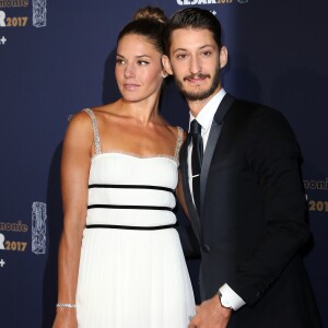 Pierre Niney (Smoking Dior, chaussures Louboutin, Bijoux Montblanc) et sa compagne Natasha Andrews (Robe Dior, chaussures Louboutin, bijoux Cartier) - Photocall de la 42e cérémonie des Cesar à la salle Pleyel à Paris, le 24 février 2017. © Dominique Jacovides - Olivier Borde / Bestimage