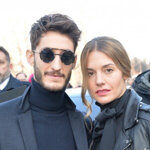 Pierre Niney et sa compagne Natasha Andrews  - Arrivées au défilé de mode "Dior Homme", collection Hommes Automne-Hiver 2017/2018 au Grand Palais à Paris. Le 21 janvier 2017 © CVS - Veeren / Bestimage